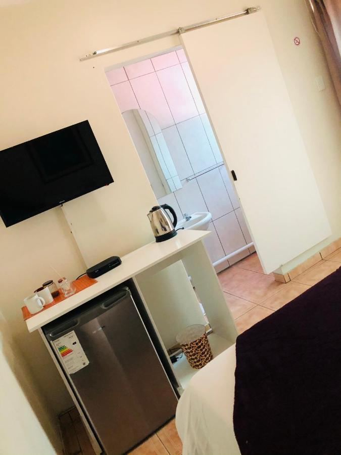 Mo-Nize Villa Guesthouse オチワロンゴ エクステリア 写真