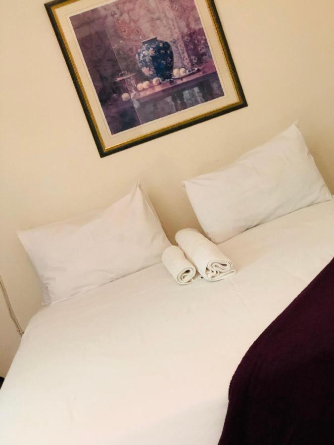 Mo-Nize Villa Guesthouse オチワロンゴ エクステリア 写真